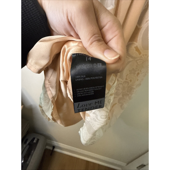 NWT Mint Velvet Women’s European Boutique Floral Light Peach Dress 100% Silk - Picture 6 of 7